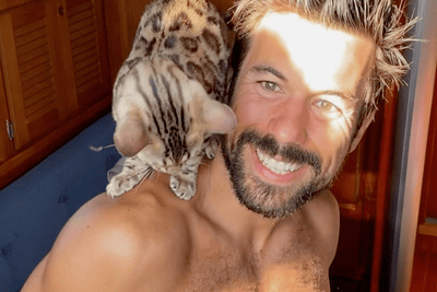 Turn Your Cat into a Shoulder Cat - Jump on Shoulder Trick - OutdoorBengal