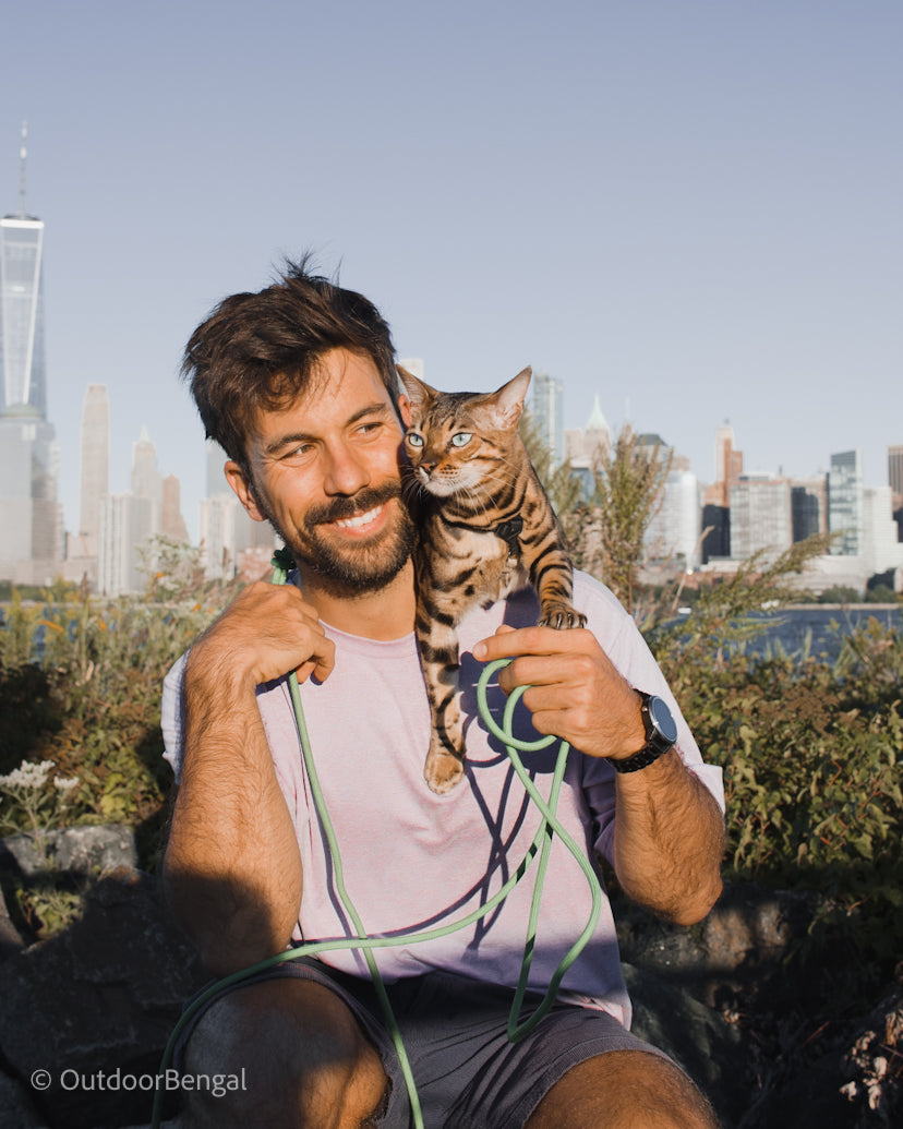 Albert & Mia with New York Skyline in the back